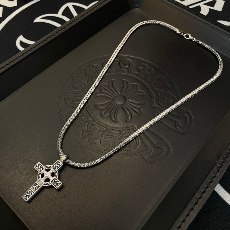 Ch*0me He**ts necklaces